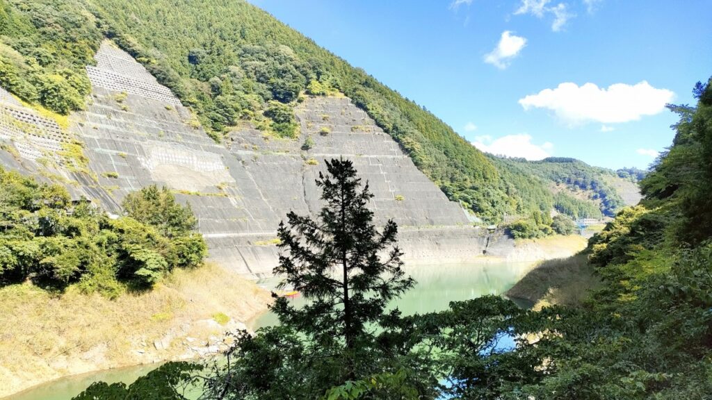 有馬ダムと名栗湖