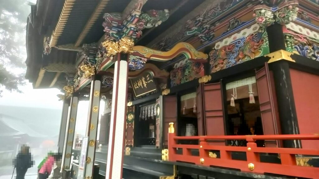 三峰神社　拝殿