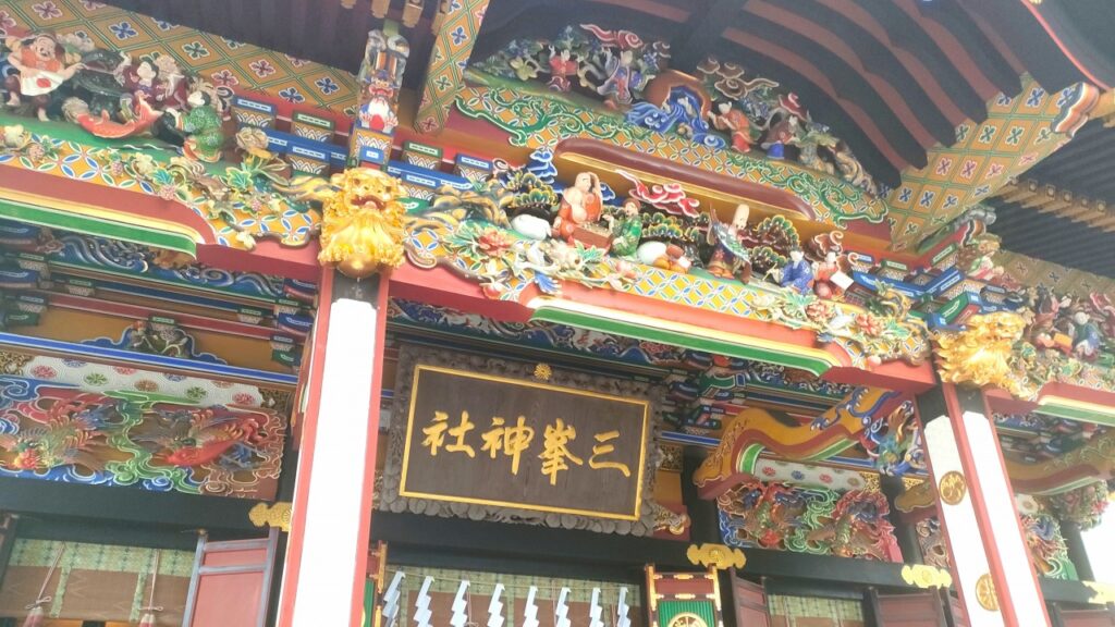 三峰神社　拝殿