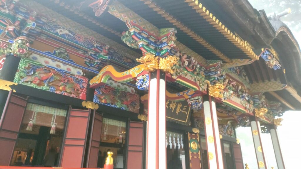 三峰神社　拝殿