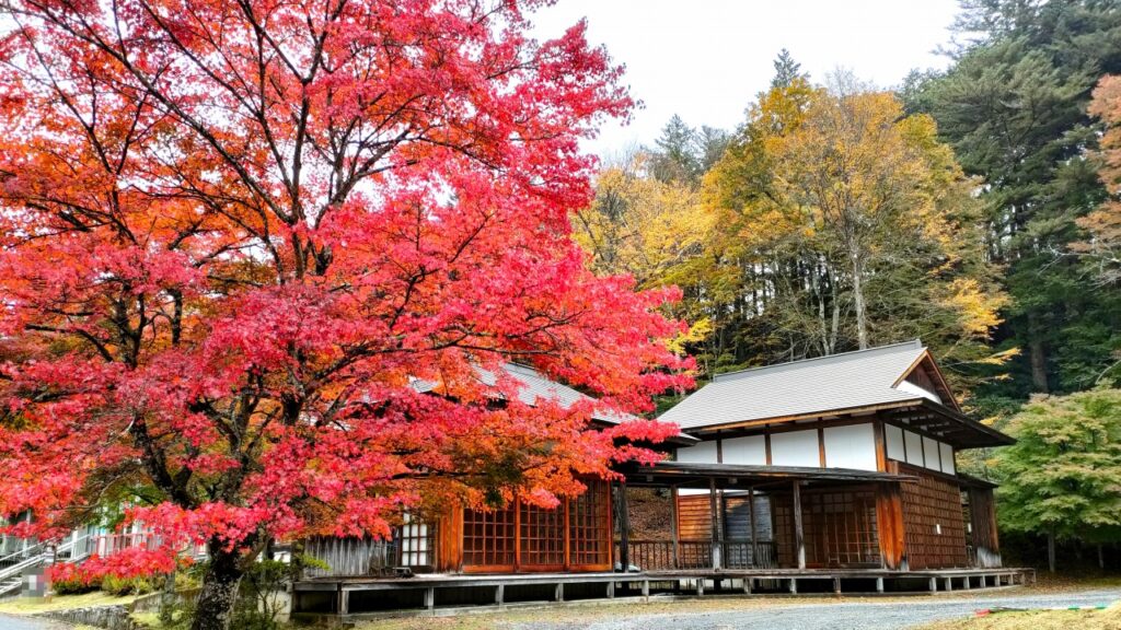 三峰神社の紅葉