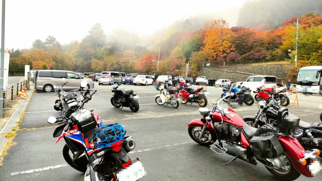 三峰神社　駐車場　二輪車用