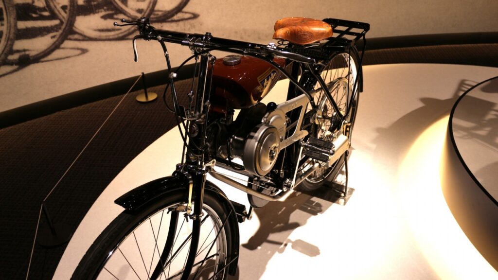 ホンダ　自転車用補助エンジン　1947年