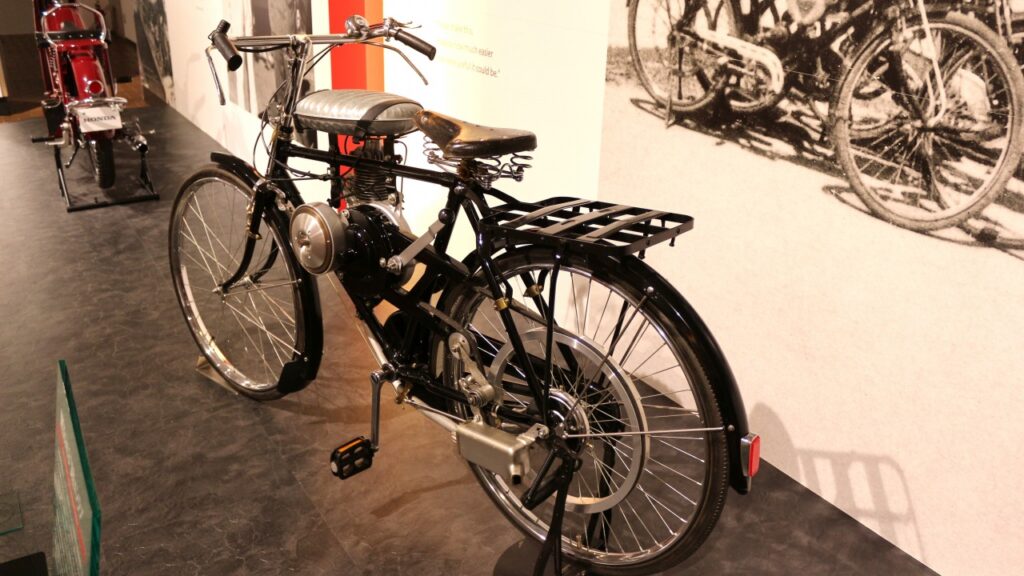 ホンダ　自転車用補助エンジン　1947年