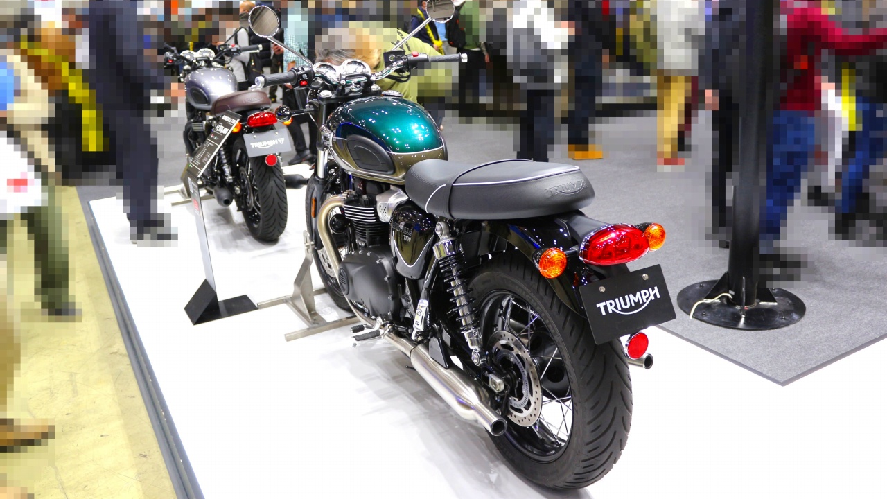 トライアンフ　ボンネビル　T100