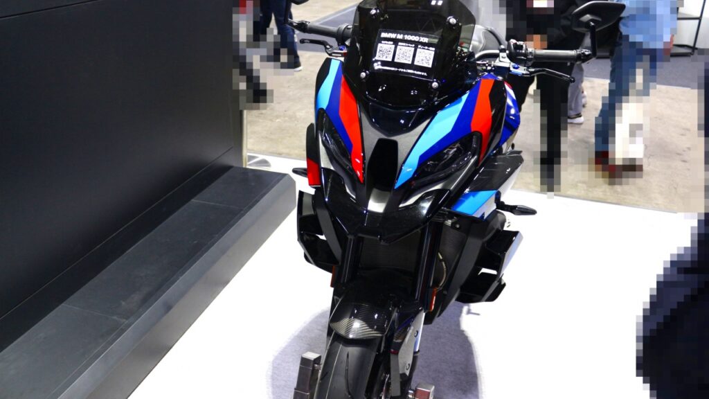 BMW M1000 XR