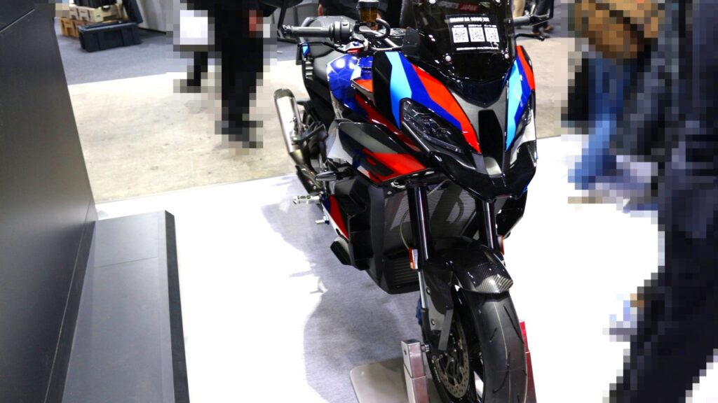 BMW M1000 XR
