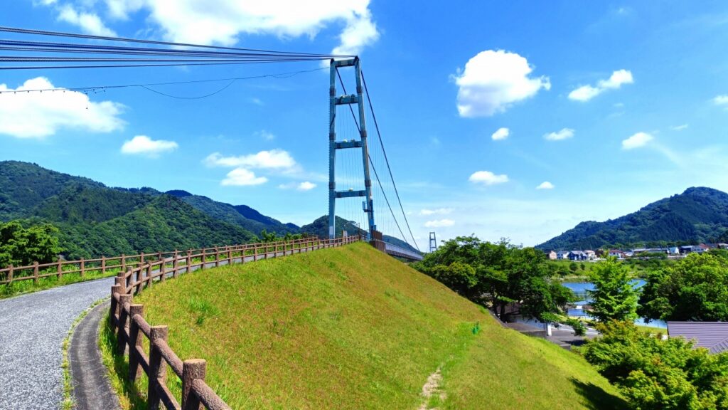 宮ケ瀬湖 水の郷(みずのさと)大つり橋