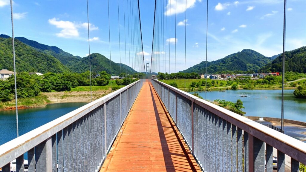 宮ケ瀬湖 水の郷(みずのさと)大つり橋