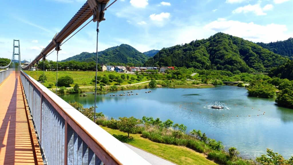 宮ケ瀬湖 水の郷(みずのさと)大つり橋