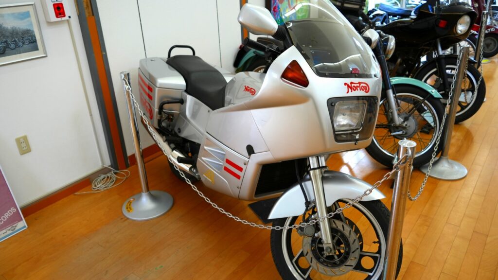 ノートン コマンダー 1990年