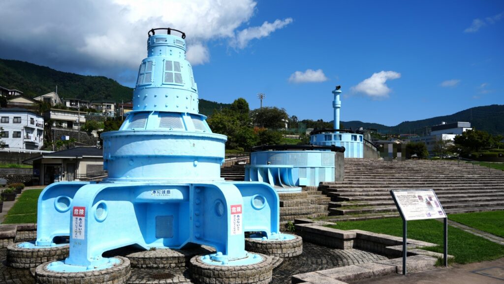 相模湖公園　発電機モニュメント