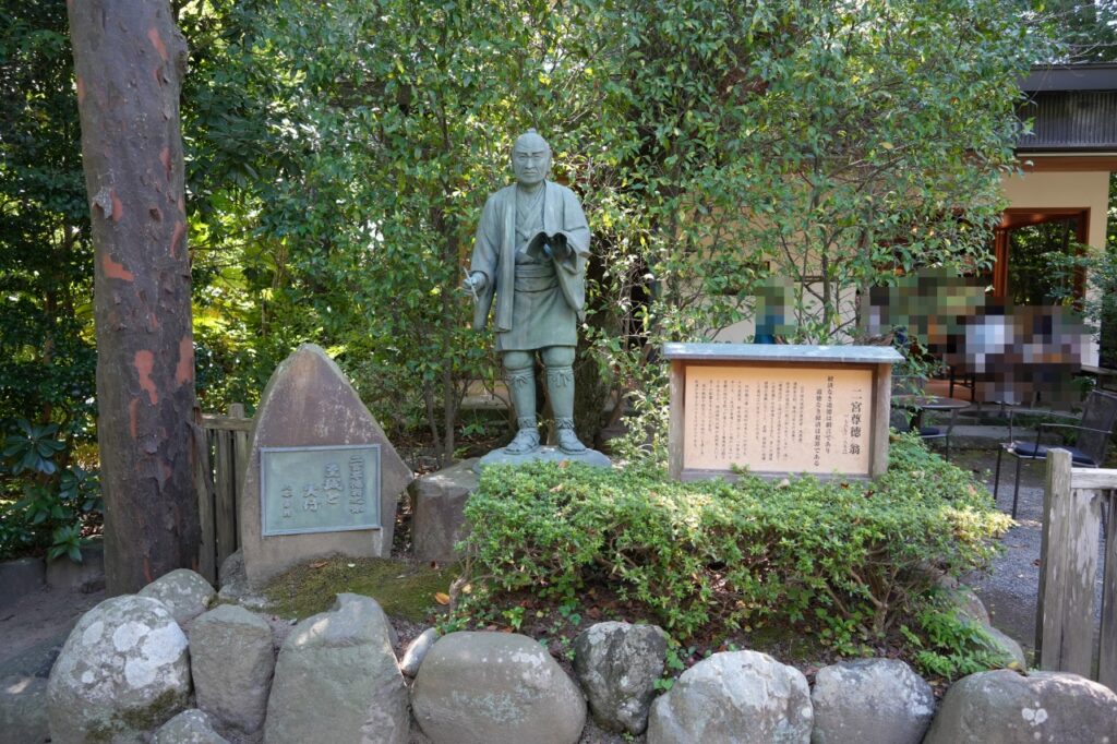 報徳二宮神社　二宮尊徳翁像