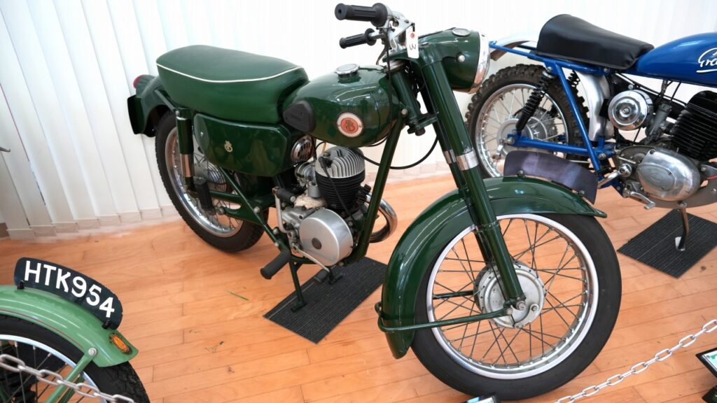 フランシス　バーネット　1960年　イギリス