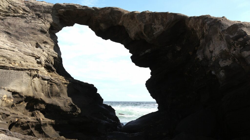 城ヶ島公園 馬の背洞門