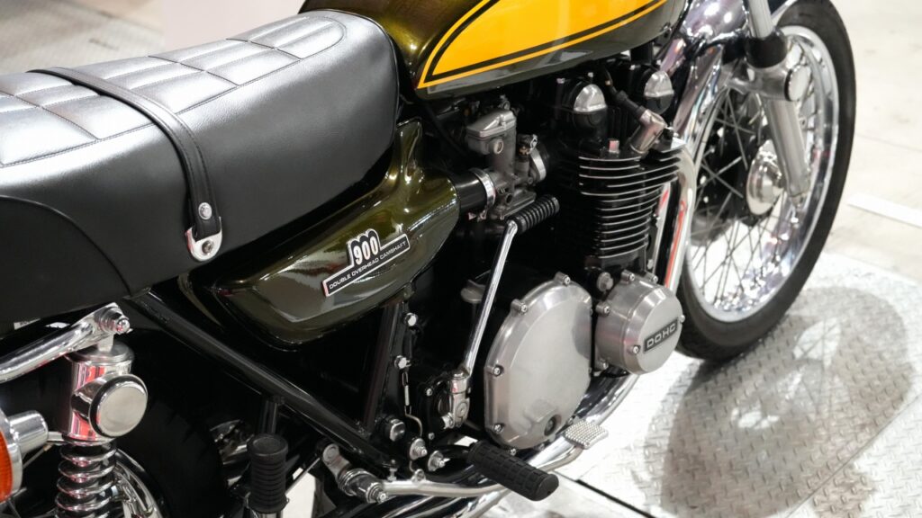 カワサキ 900 スーパー4 (Z1)