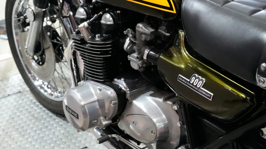 カワサキ 900 スーパー4 (Z1)