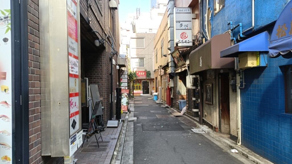 湯島バイクパーキング 入口